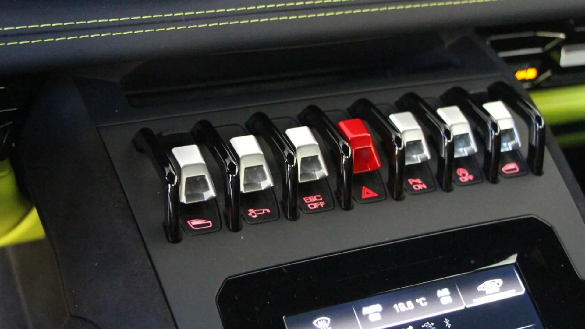 Lamborghini Huracan — photo 18