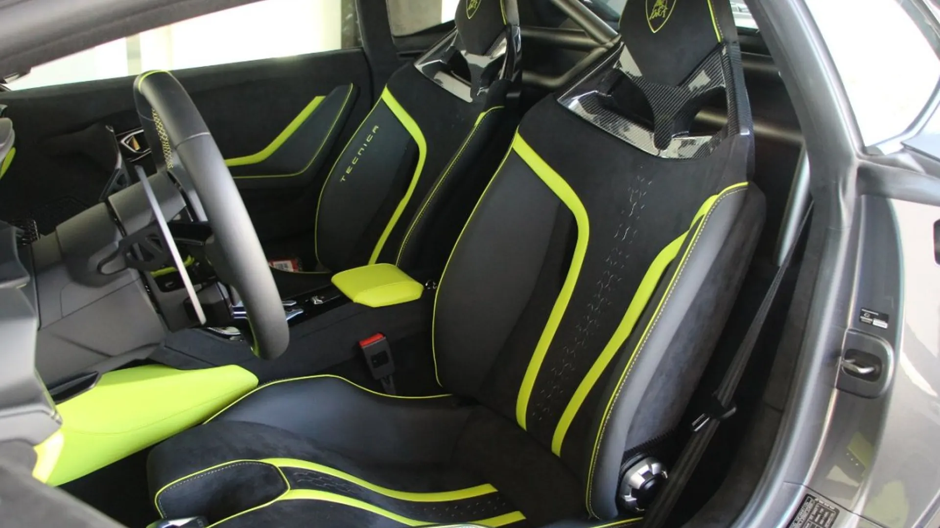 Lamborghini Huracan — photo 13