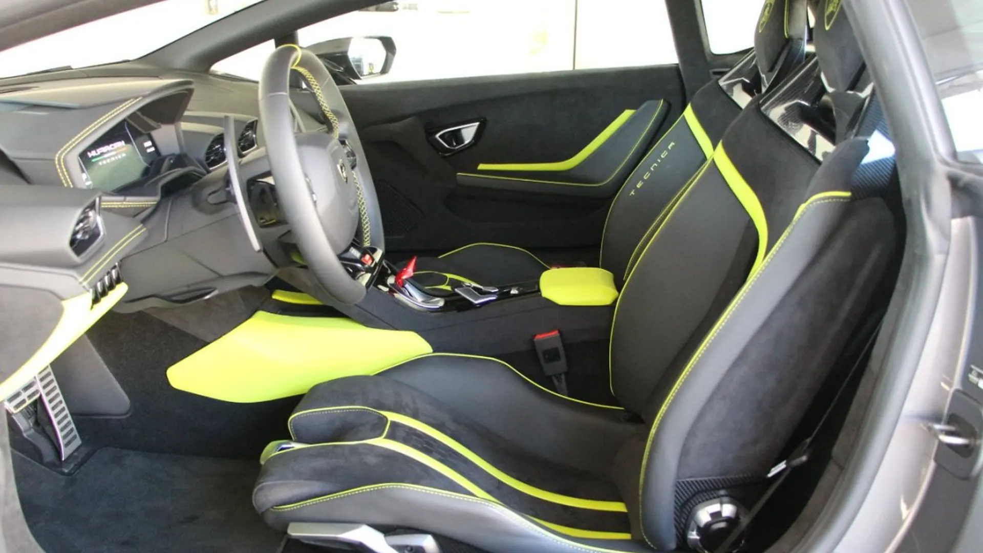 Lamborghini Huracan — photo 12