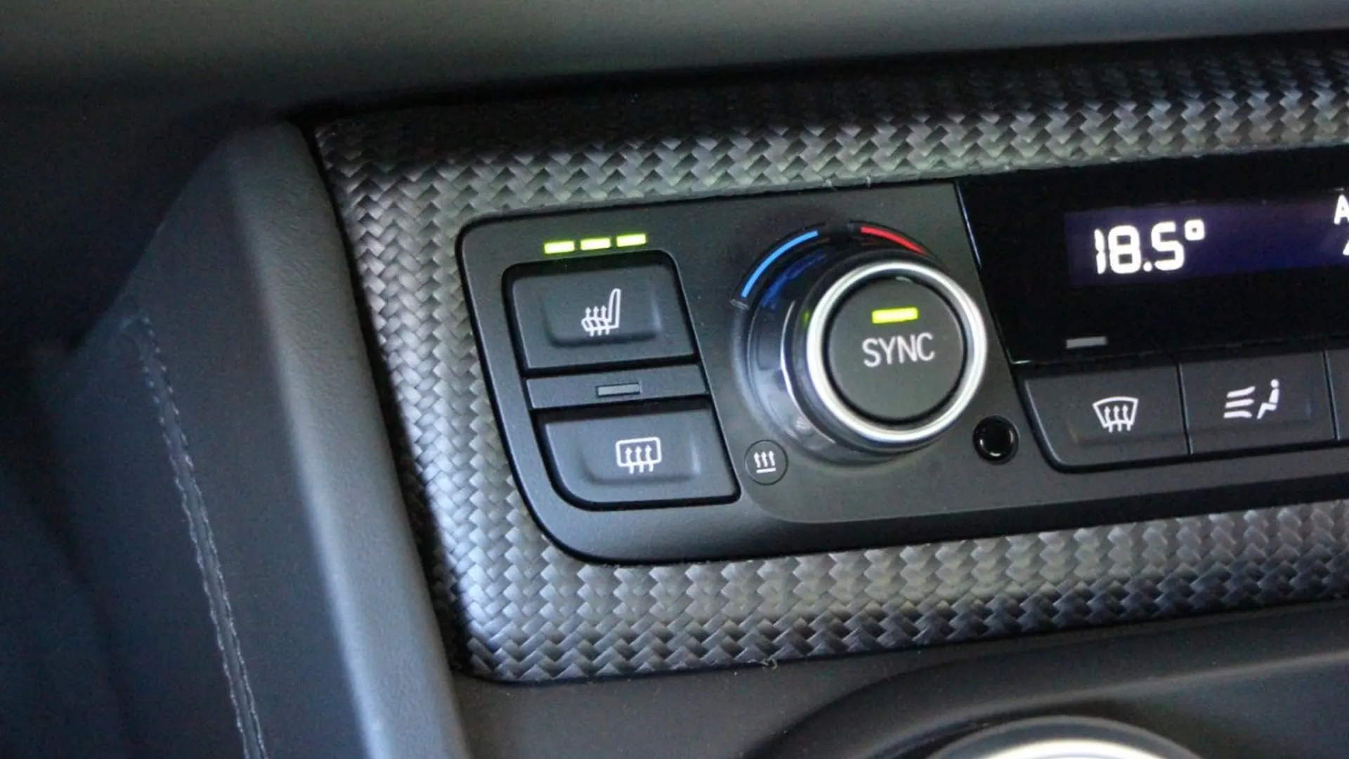 BMW i8 — photo 18