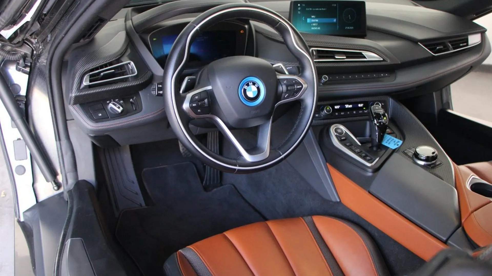 BMW i8 — photo 4