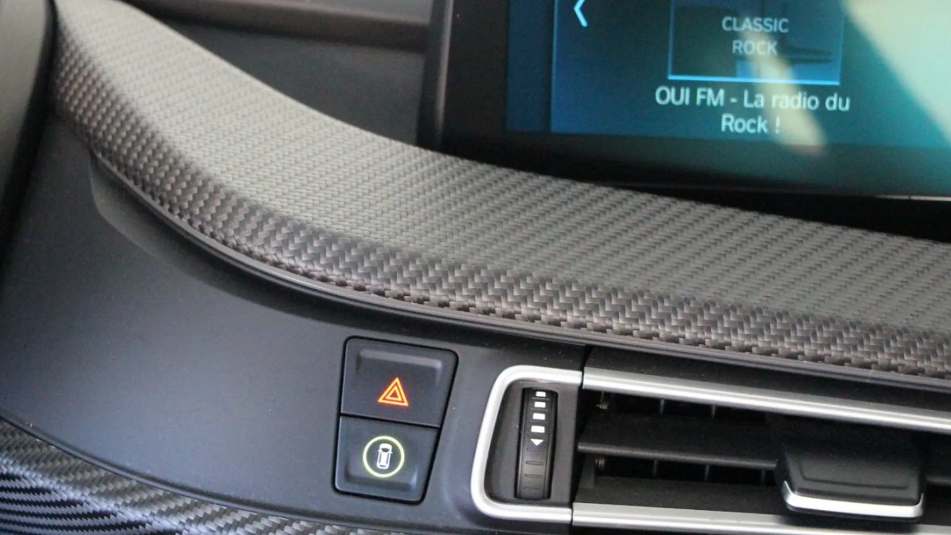 BMW i8 — photo 16
