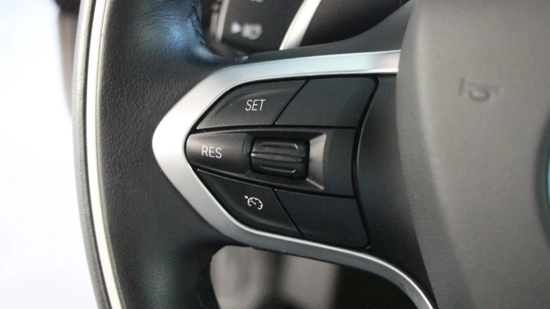 BMW i8 — photo 23