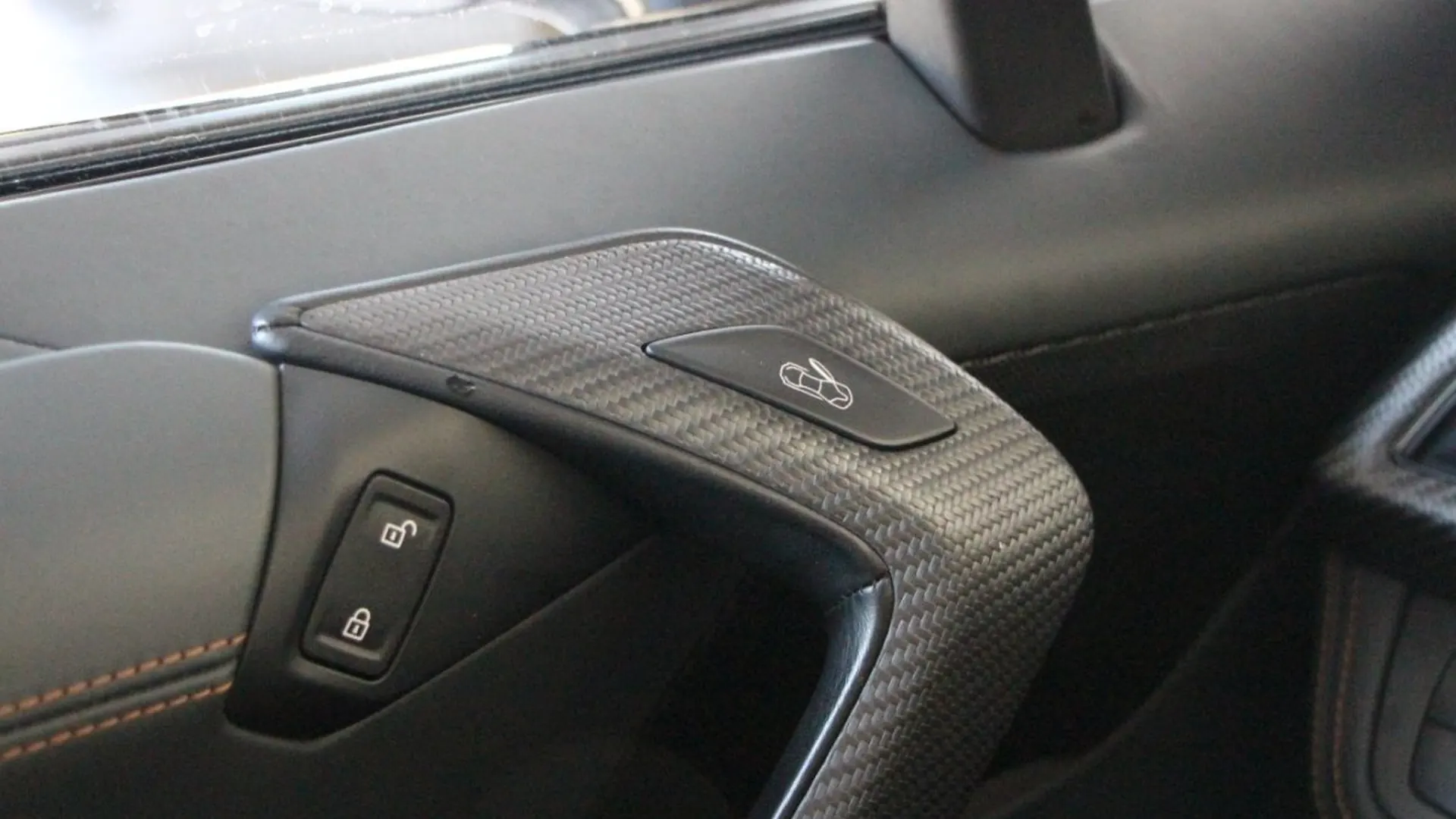 BMW i8 — photo 21