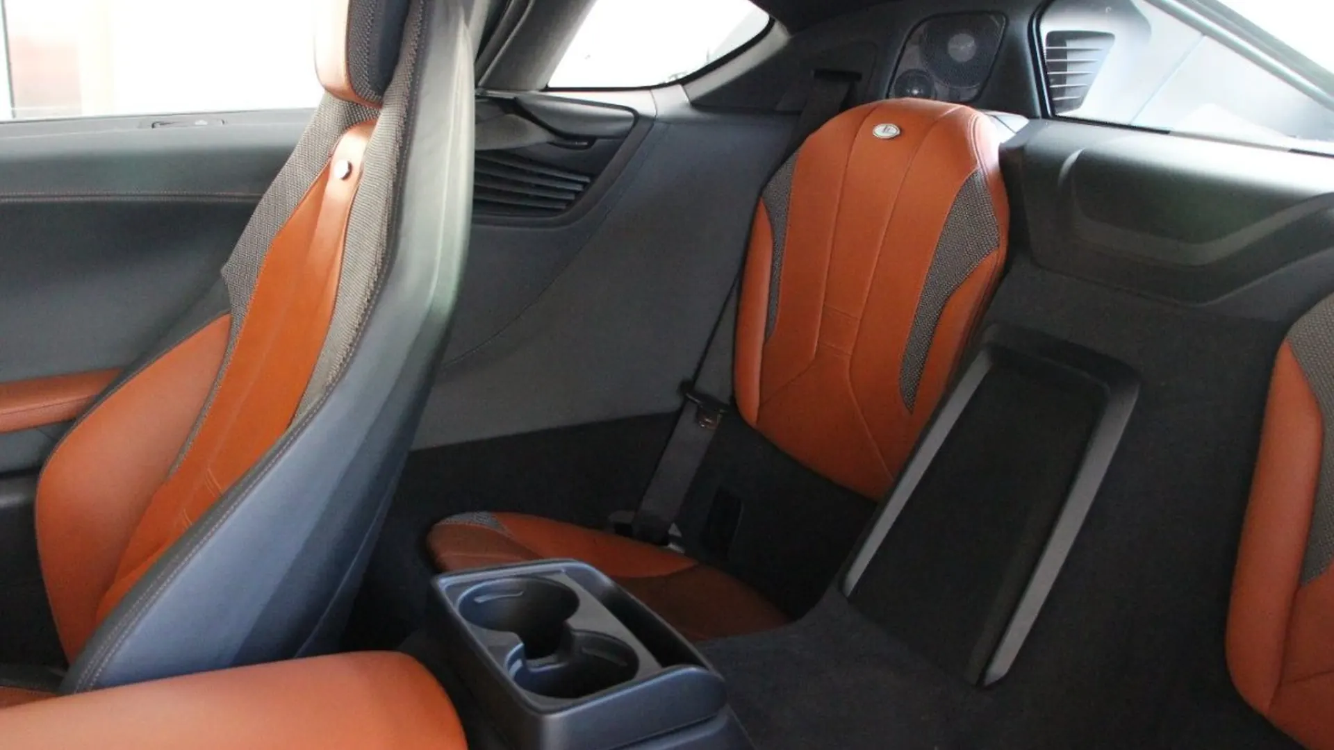 BMW i8 — photo 8
