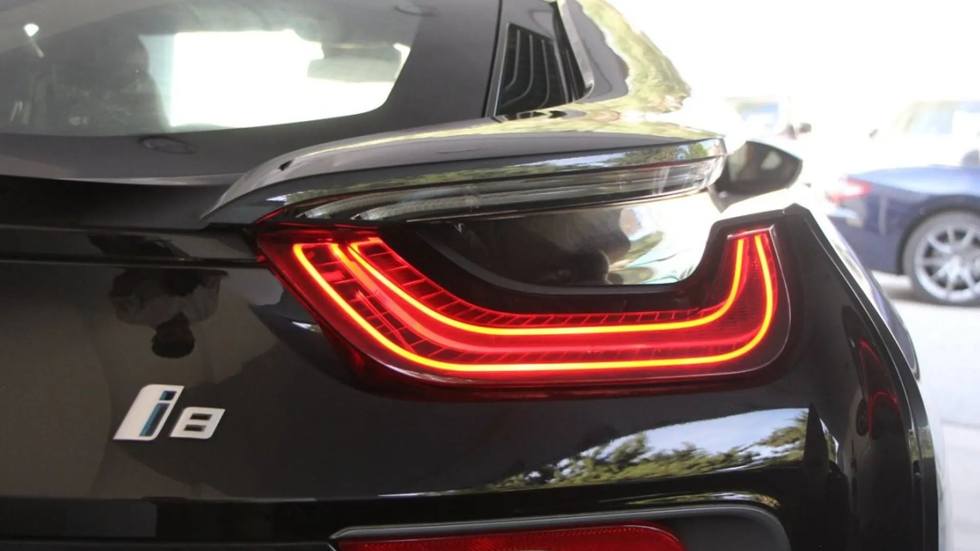 BMW i8 — photo 26