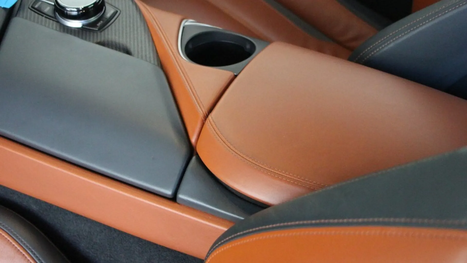 BMW i8 — photo 9