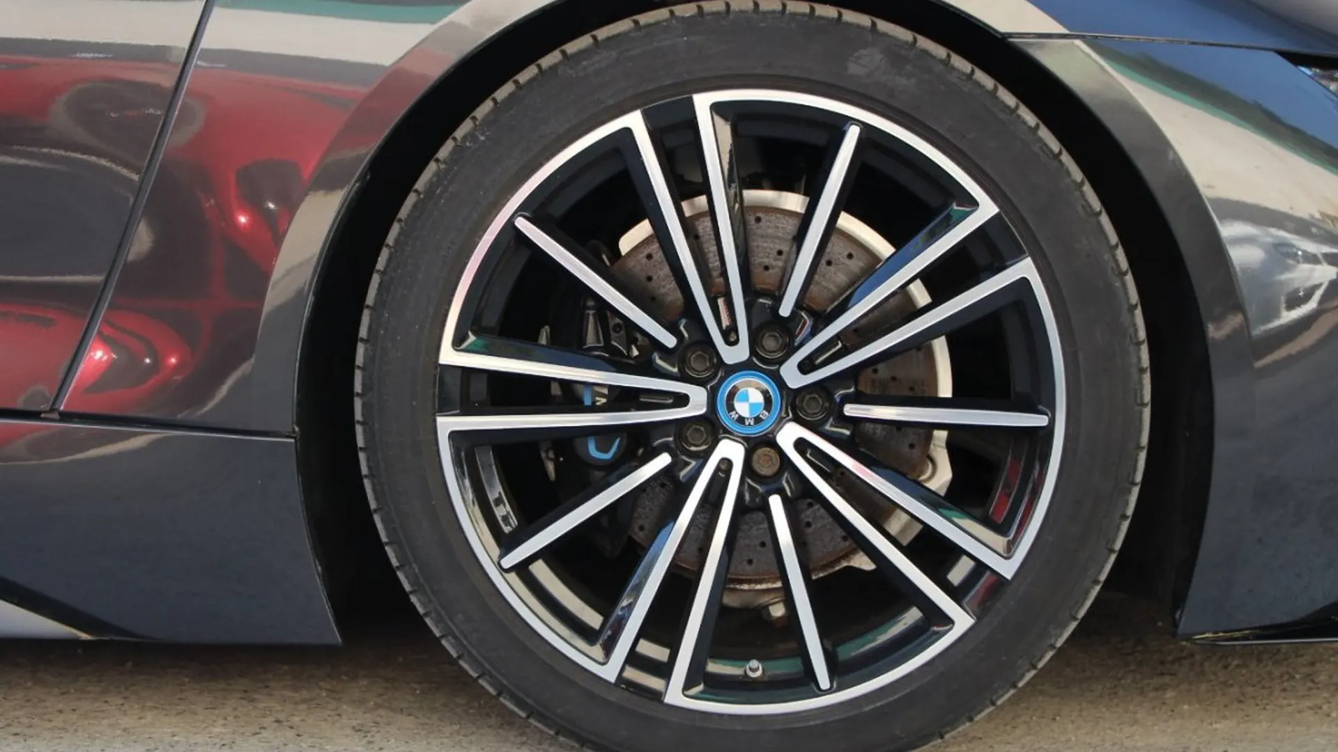 BMW i8 — photo 27