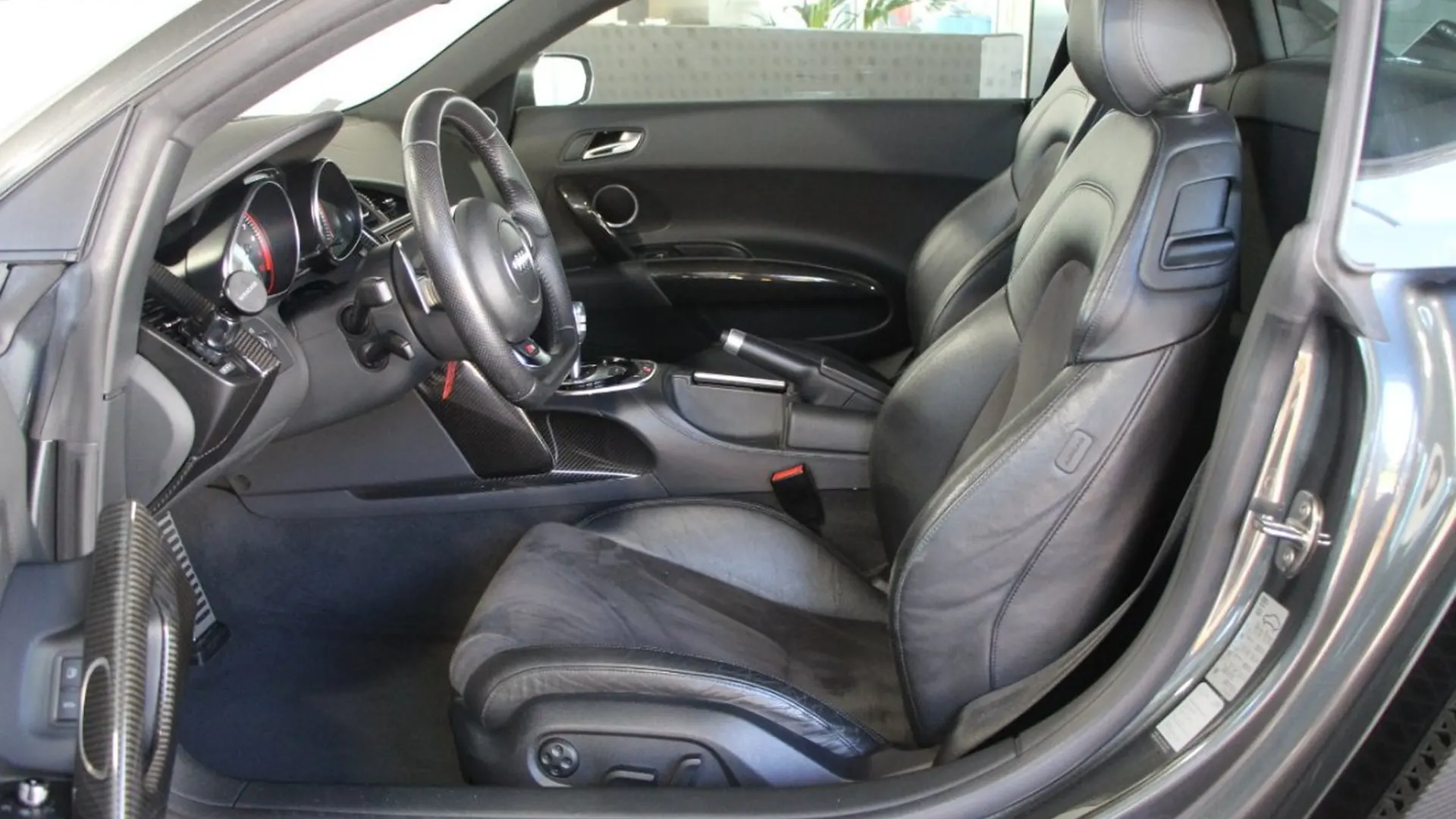 Audi R8 — photo 8