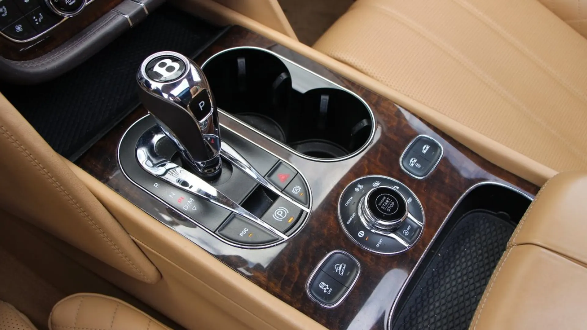 Bentley Bentayga — photo 16