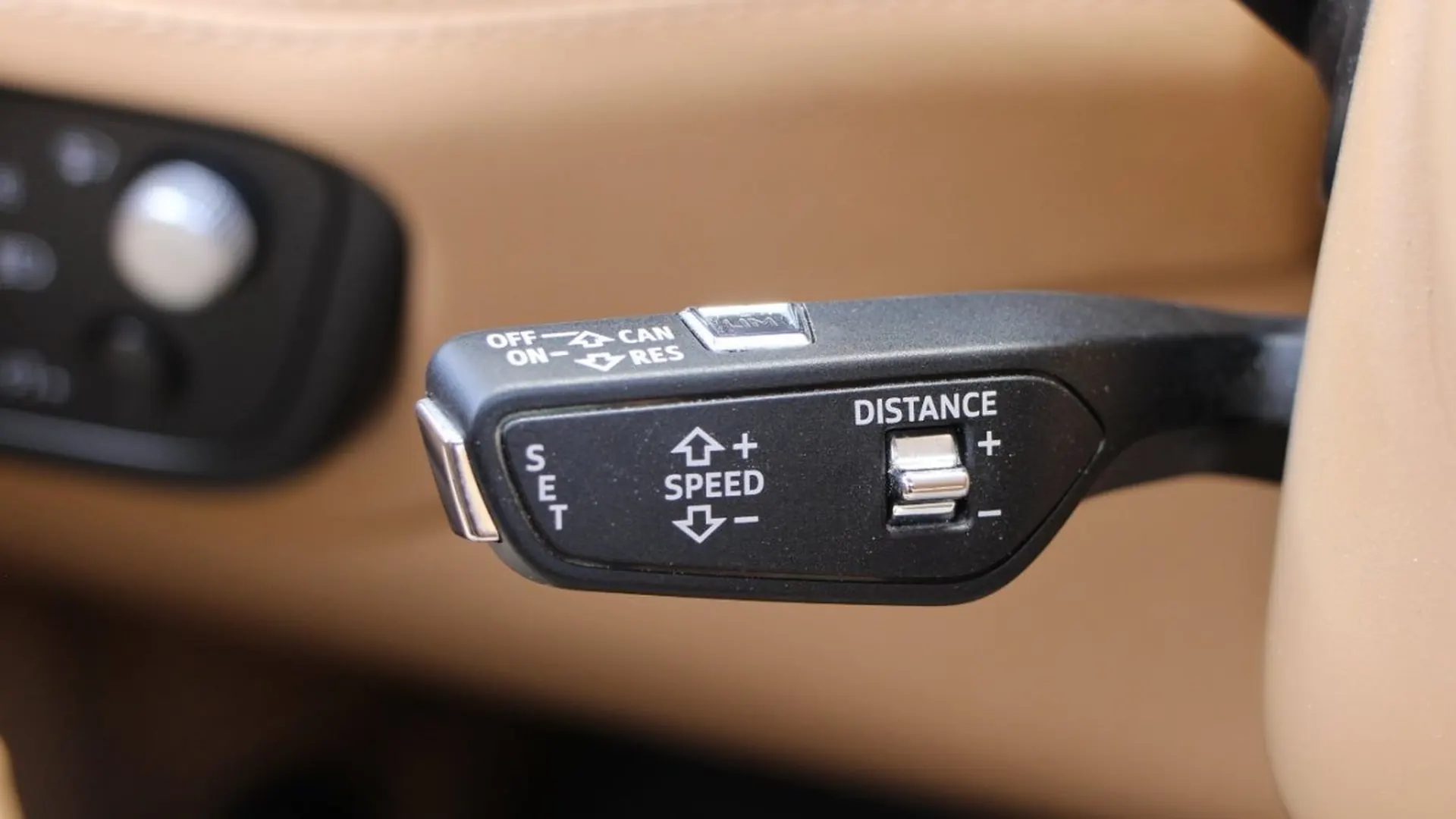 Bentley Bentayga — photo 19