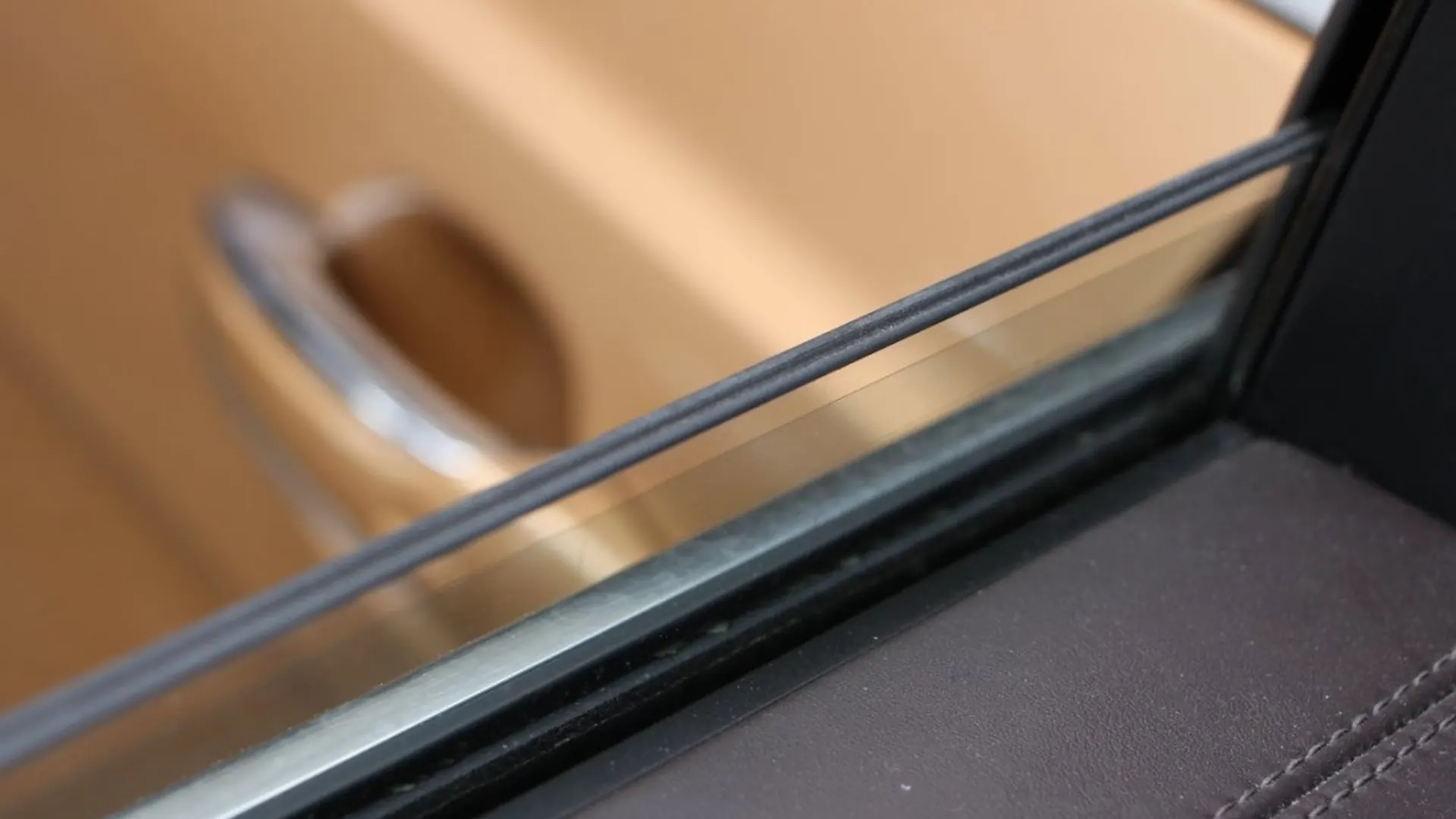 Bentley Bentayga — photo 31