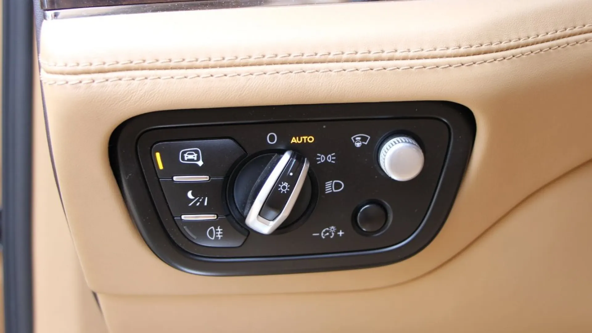 Bentley Bentayga — photo 13