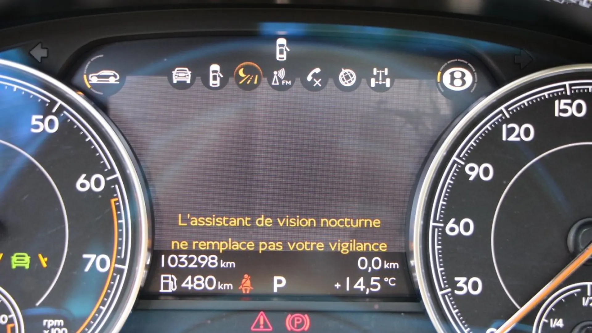 Bentley Bentayga — photo 35