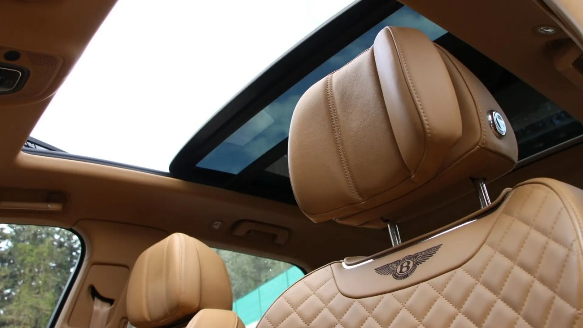 Bentley Bentayga — photo 27