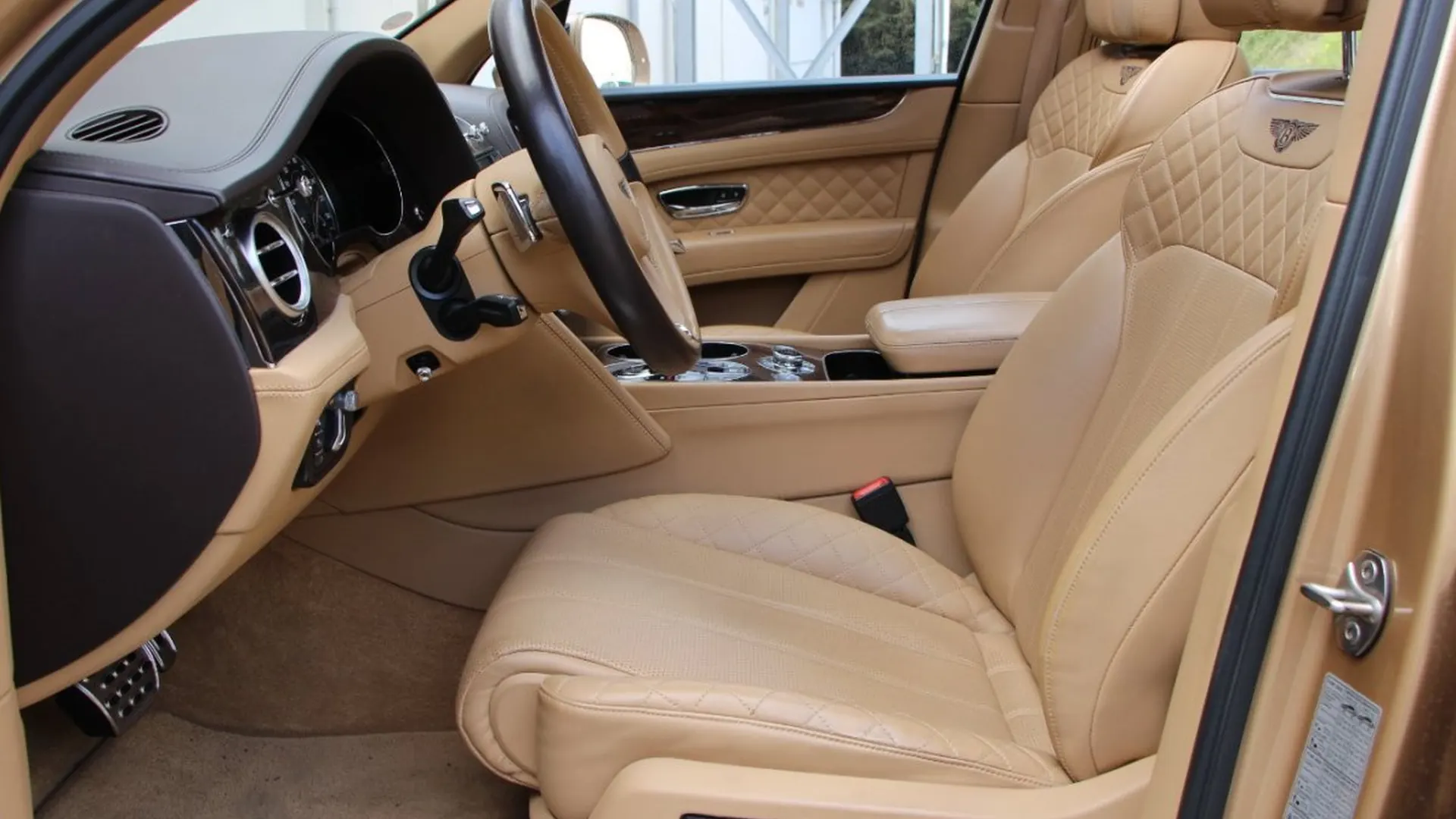 Bentley Bentayga — photo 7