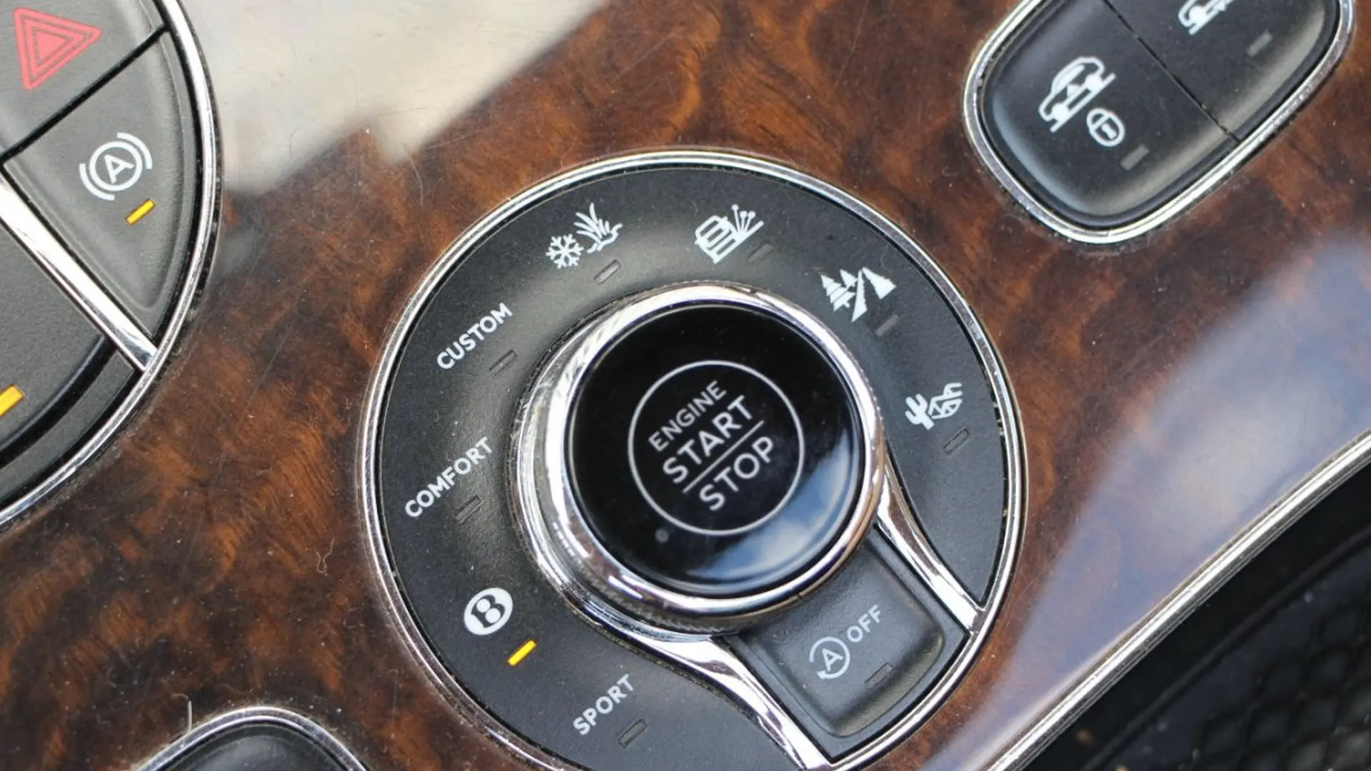 Bentley Bentayga — photo 25