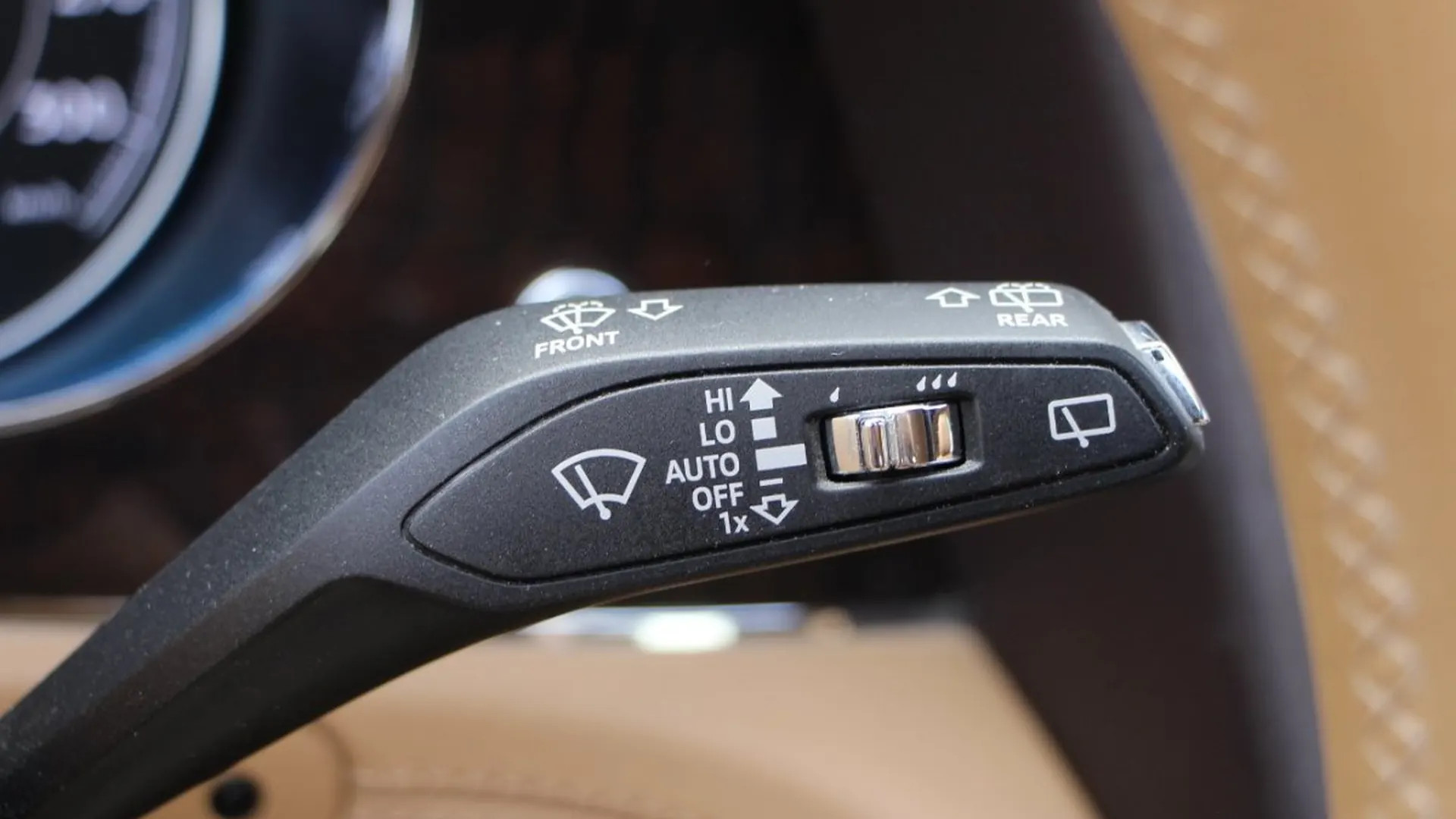 Bentley Bentayga — photo 21