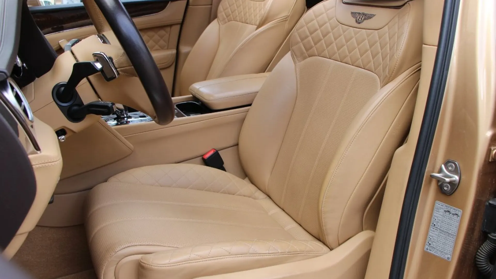 Bentley Bentayga — photo 8