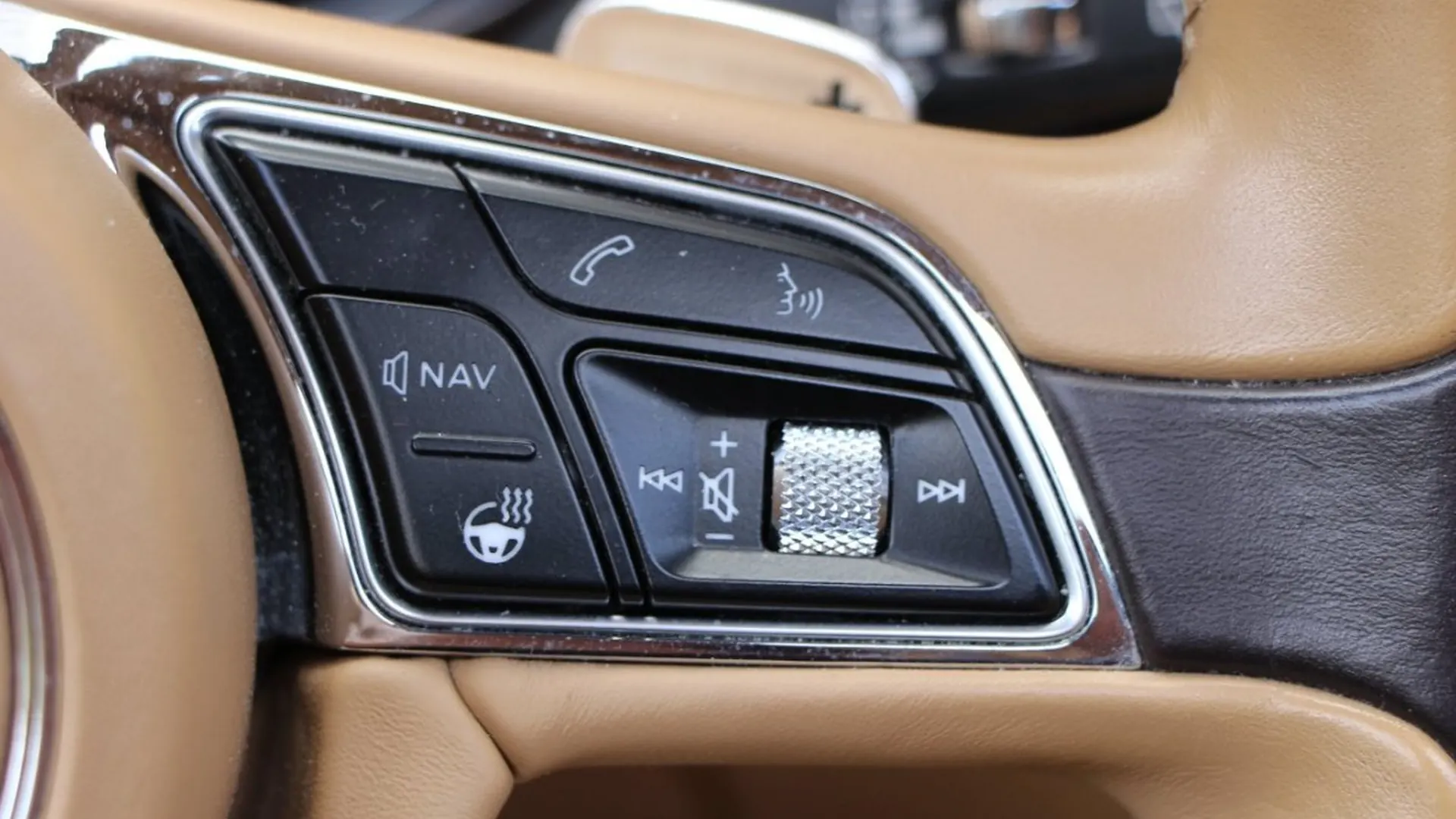 Bentley Bentayga — photo 23