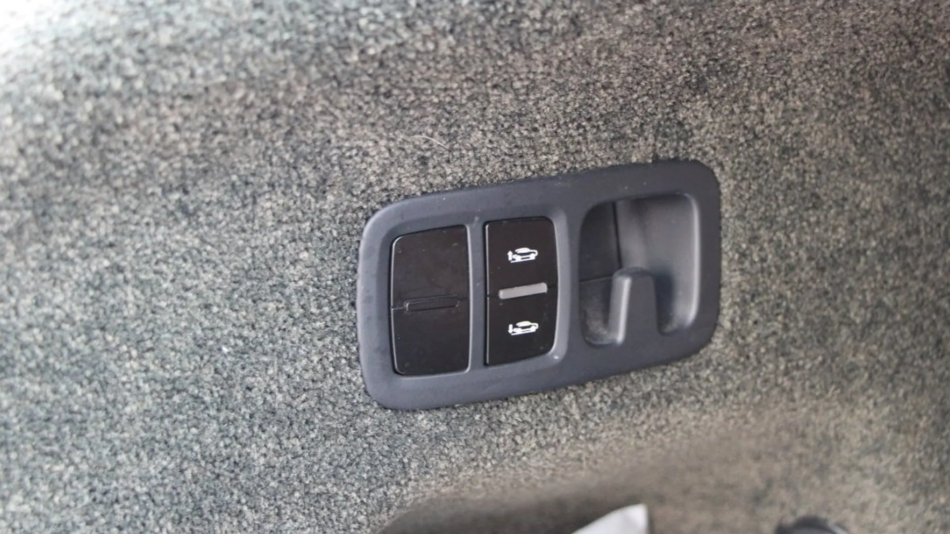Bentley Bentayga — photo 33