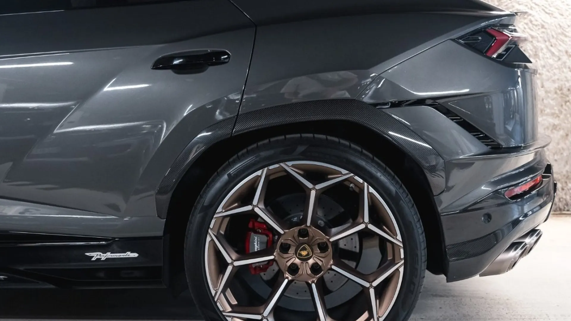 Lamborghini Urus — photo 14