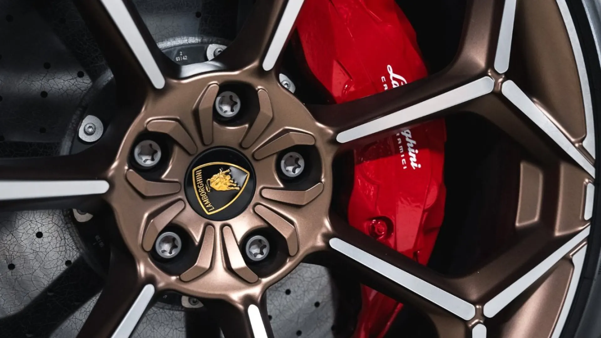 Lamborghini Urus — photo 13