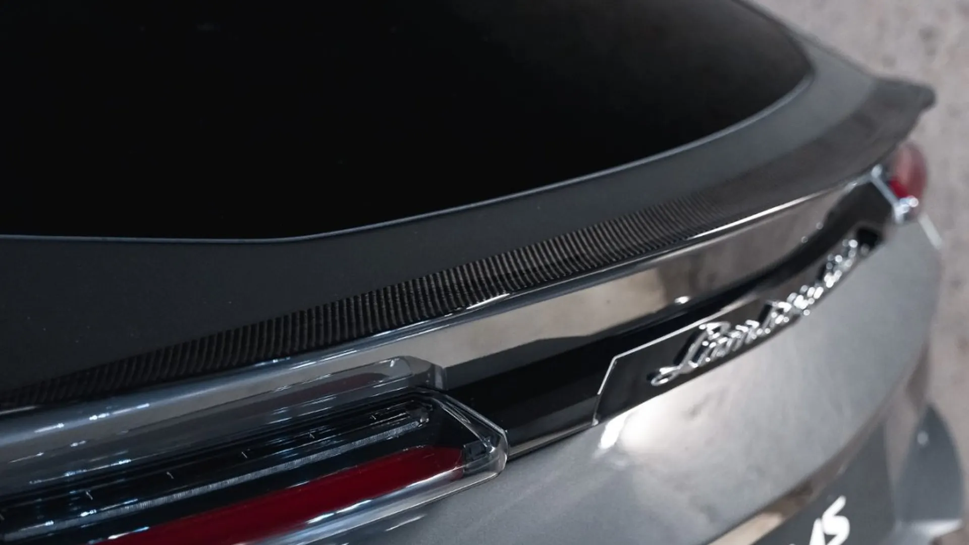 Lamborghini Urus — photo 18