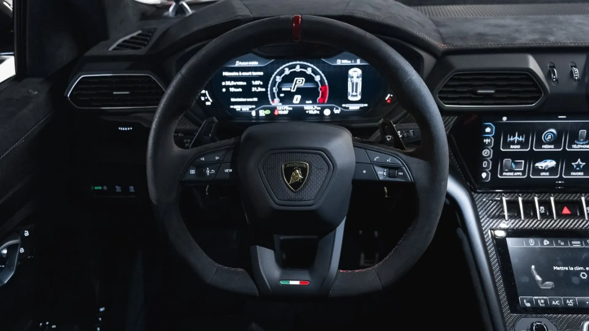 Lamborghini Urus — photo 38