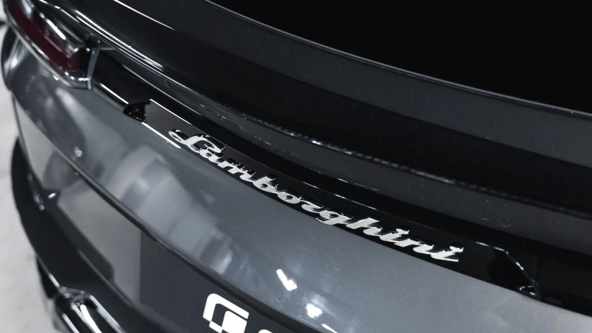 Lamborghini Urus — photo 19