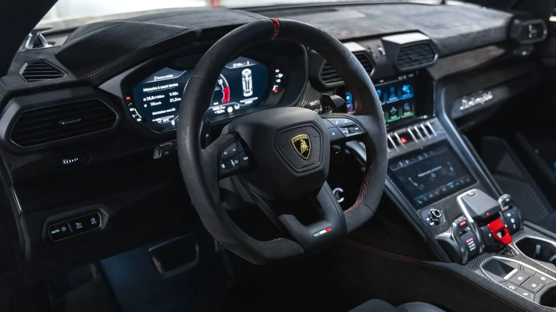 Lamborghini Urus — photo 36