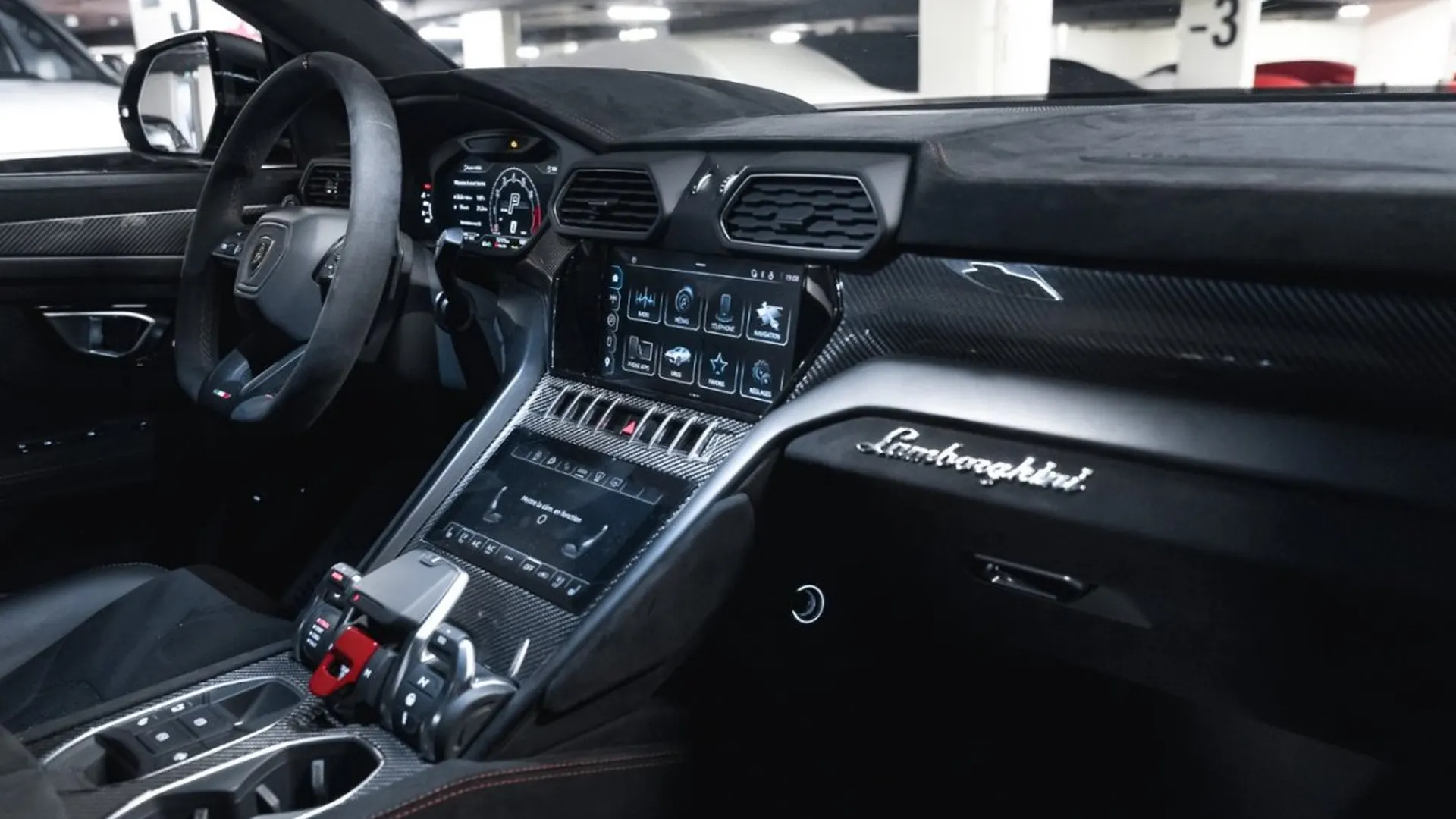 Lamborghini Urus — photo 47