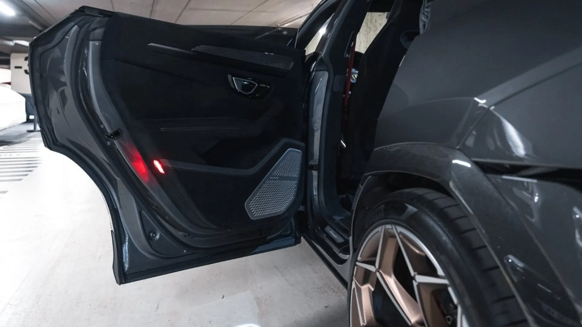 Lamborghini Urus — photo 50