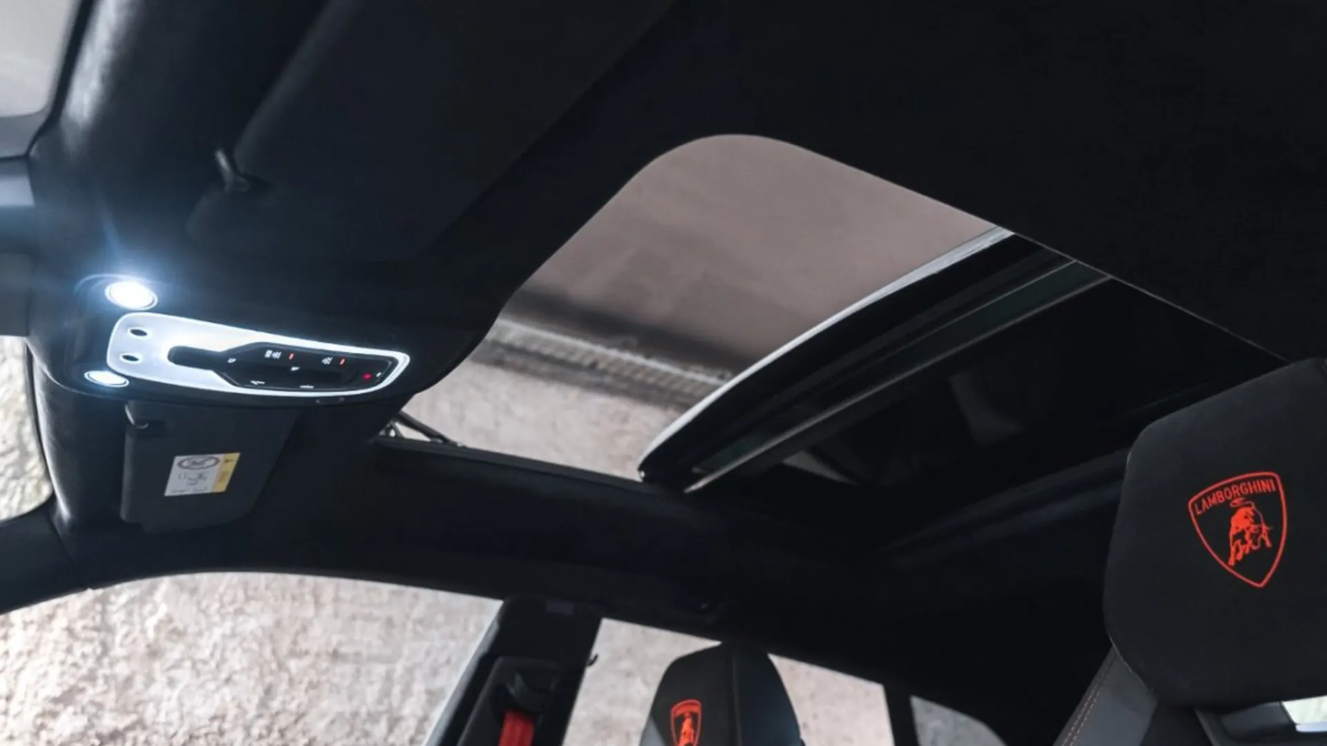 Lamborghini Urus — photo 34