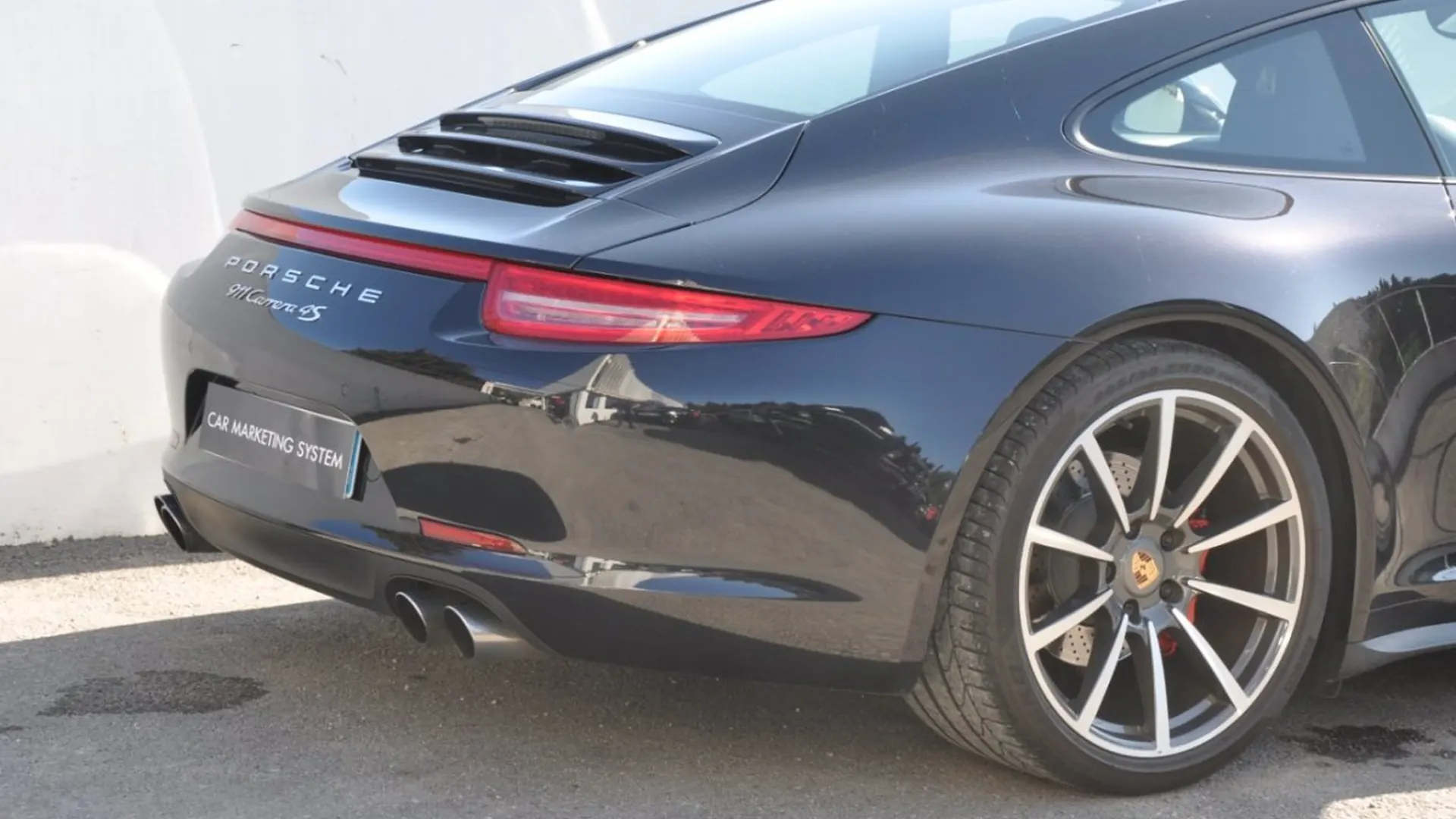 Porsche 911 — photo 8