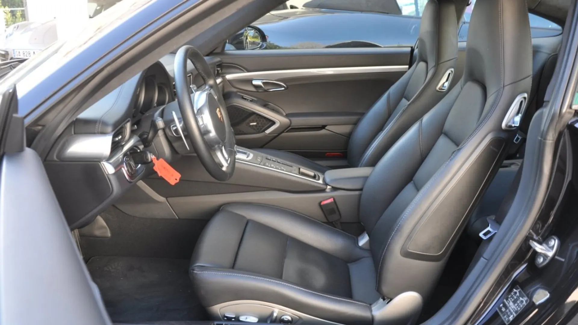Porsche 911 — photo 11