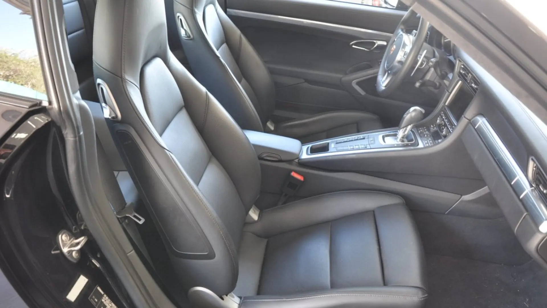 Porsche 911 — photo 27