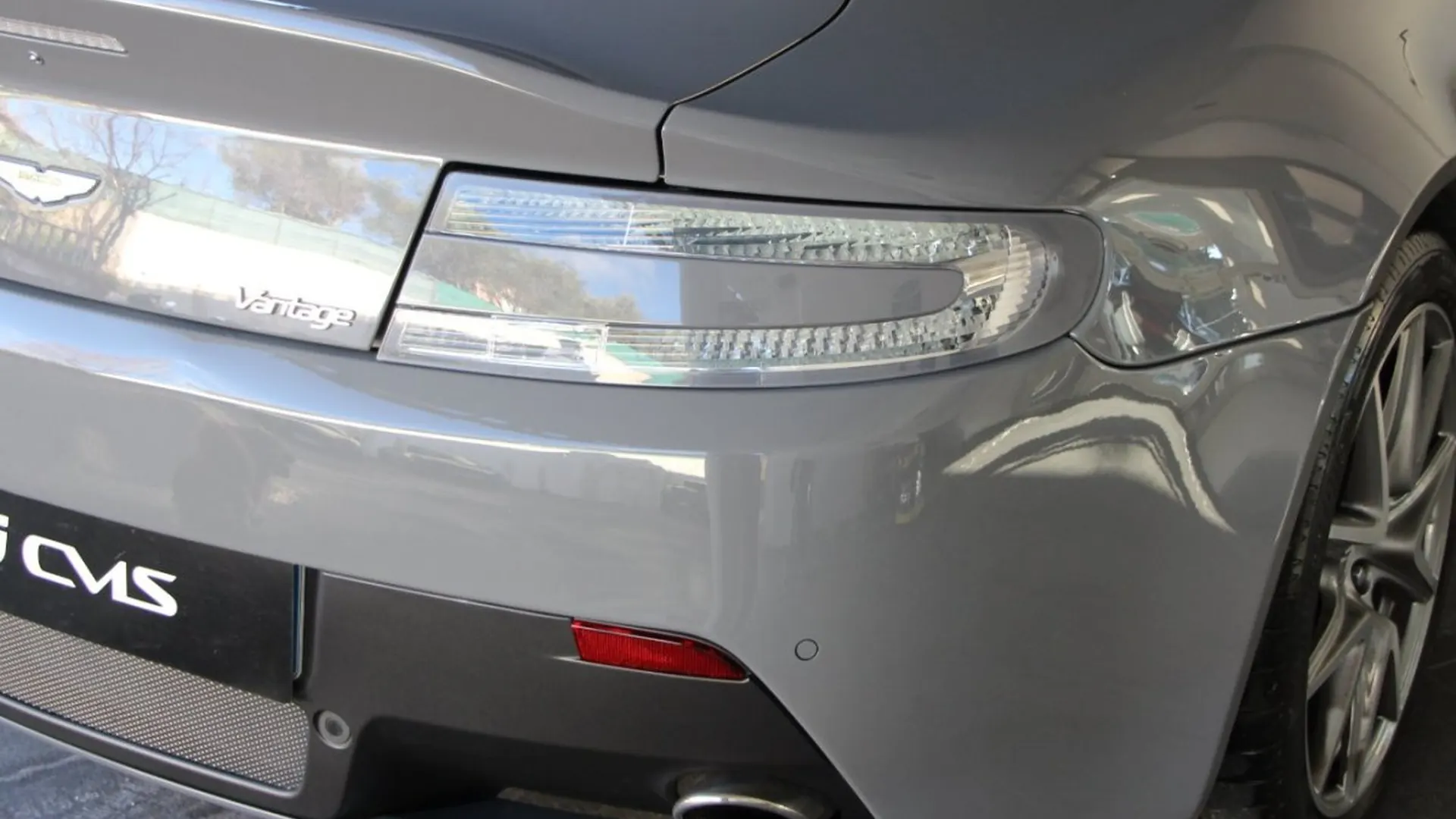 Aston Martin V8 — photo 5