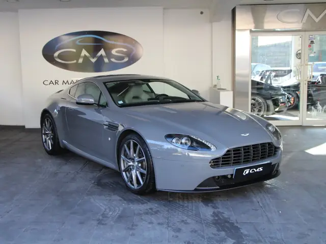 Aston Martin V8