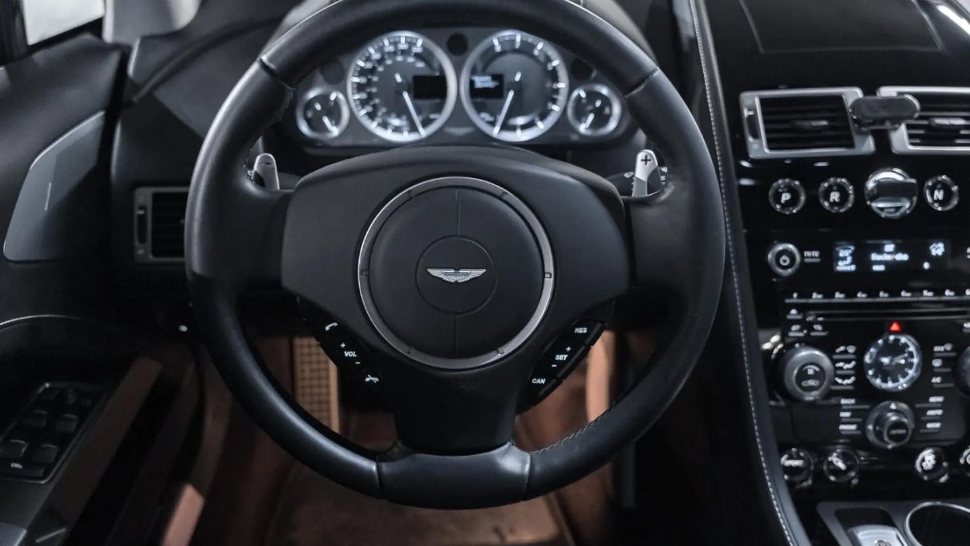 Aston Martin Rapide — photo 24