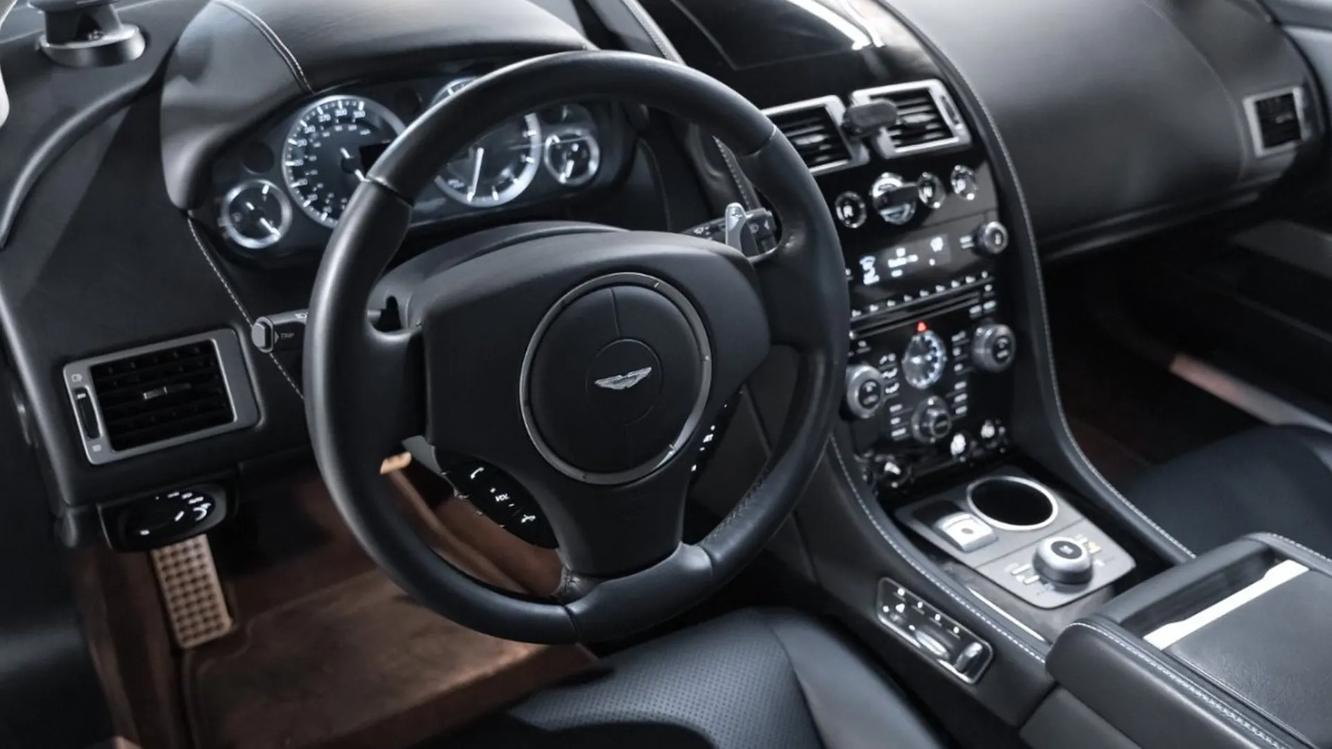 Aston Martin Rapide — photo 22
