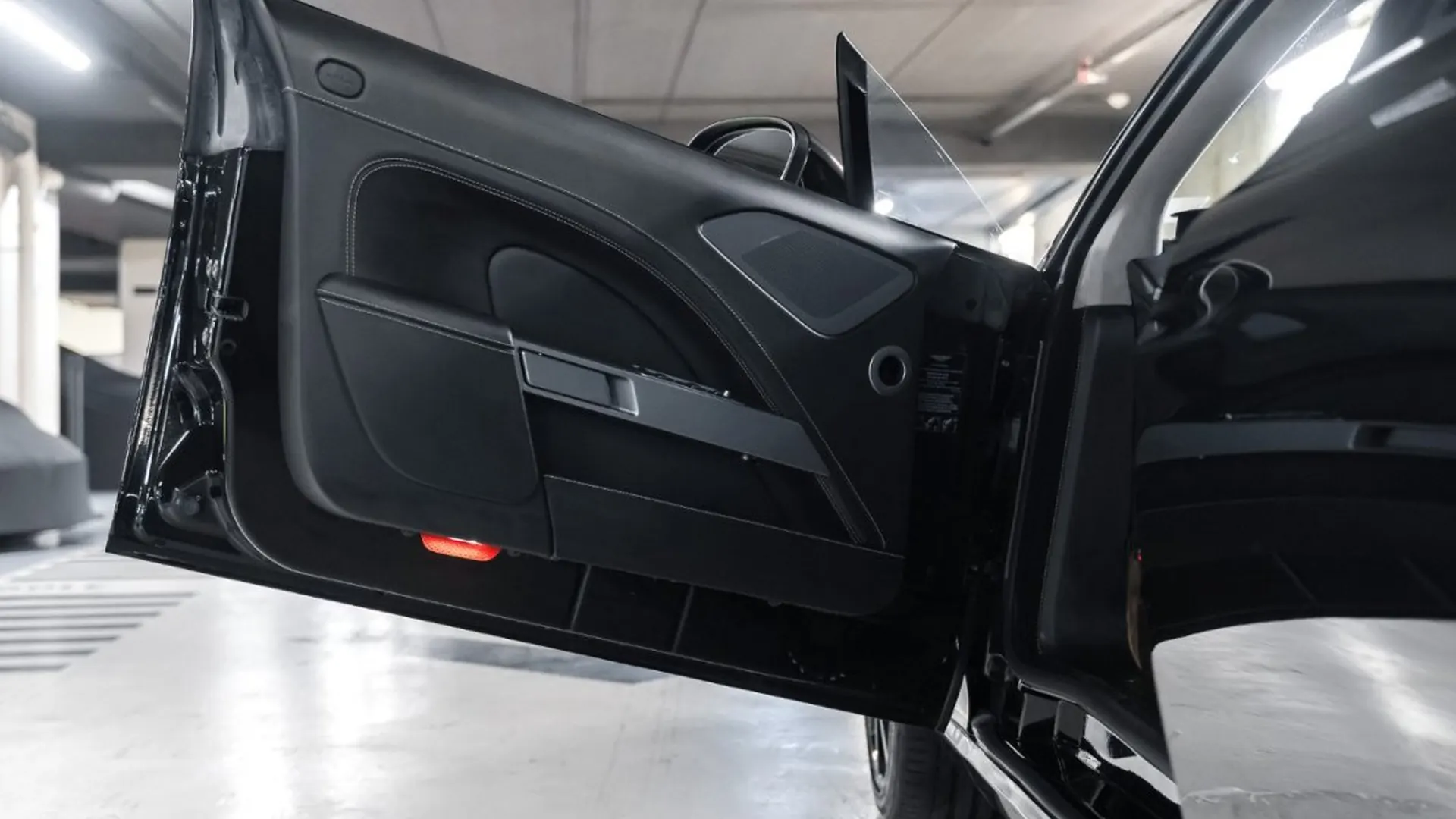 Aston Martin Rapide — photo 18