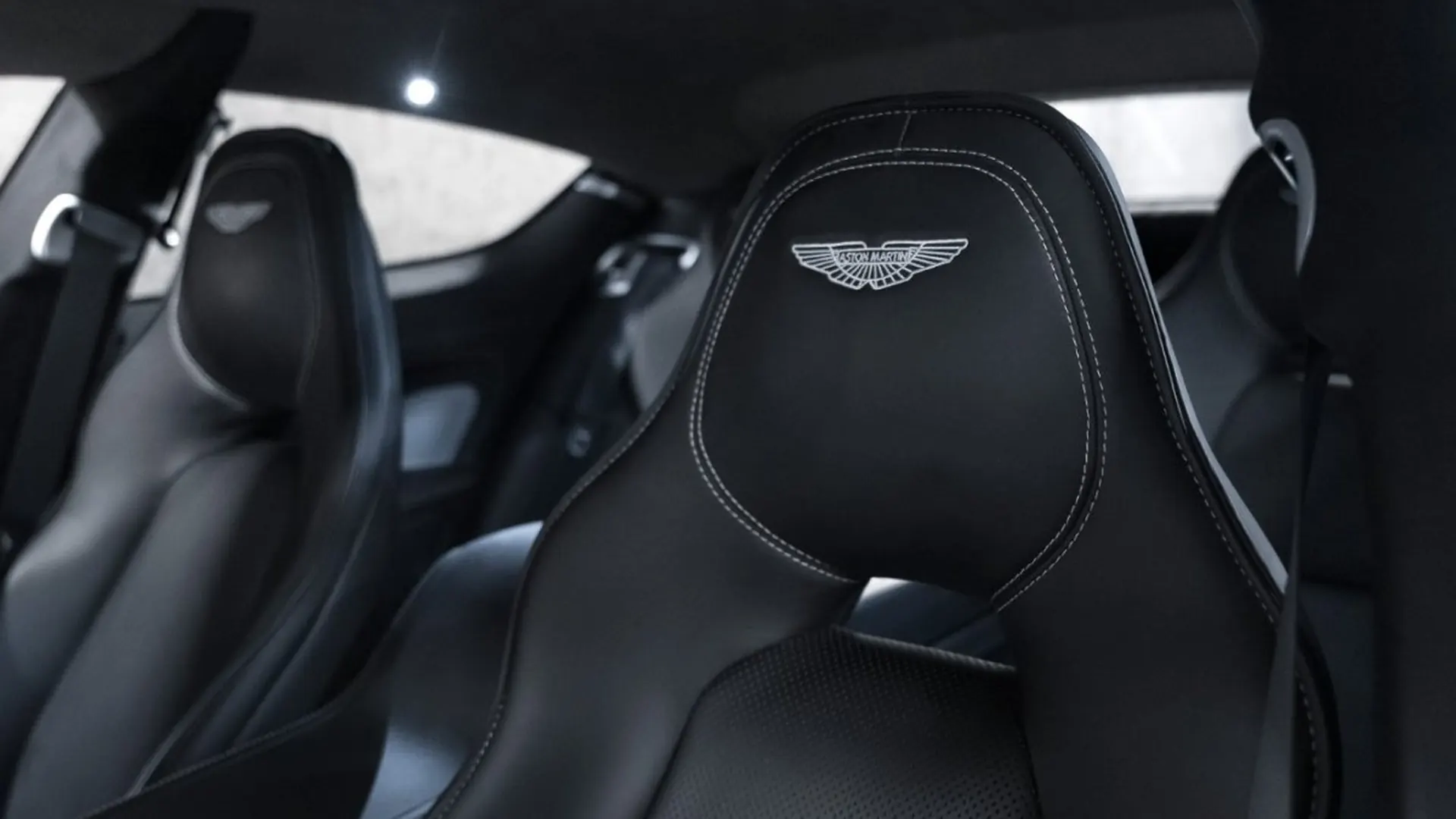 Aston Martin Rapide — photo 21