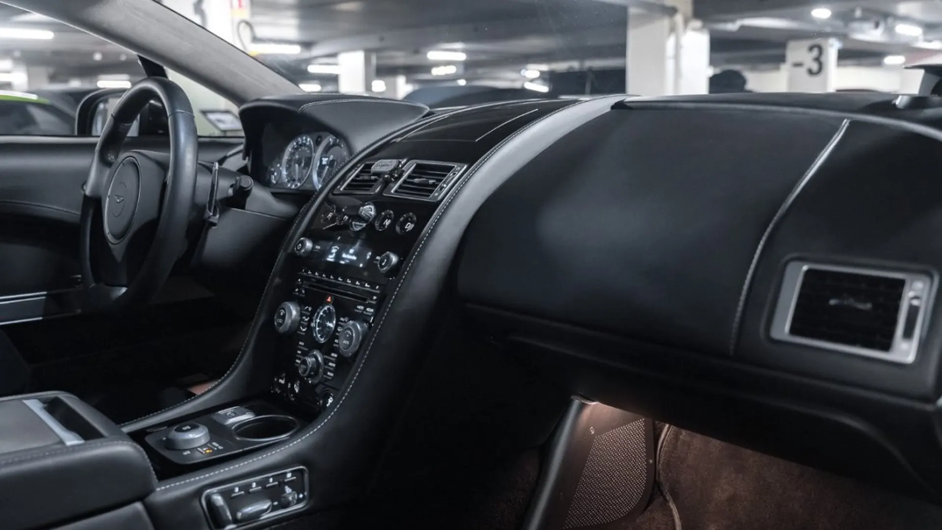 Aston Martin Rapide — photo 32