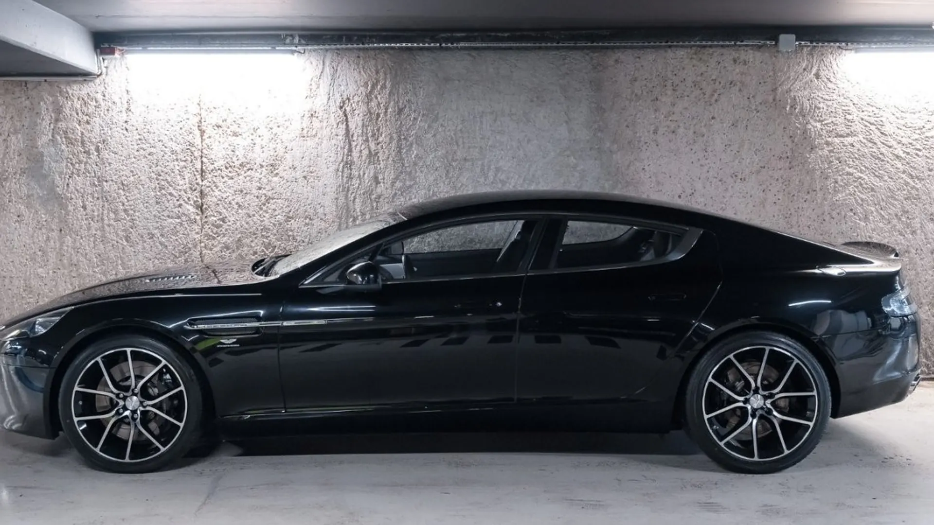 Aston Martin Rapide — photo 8