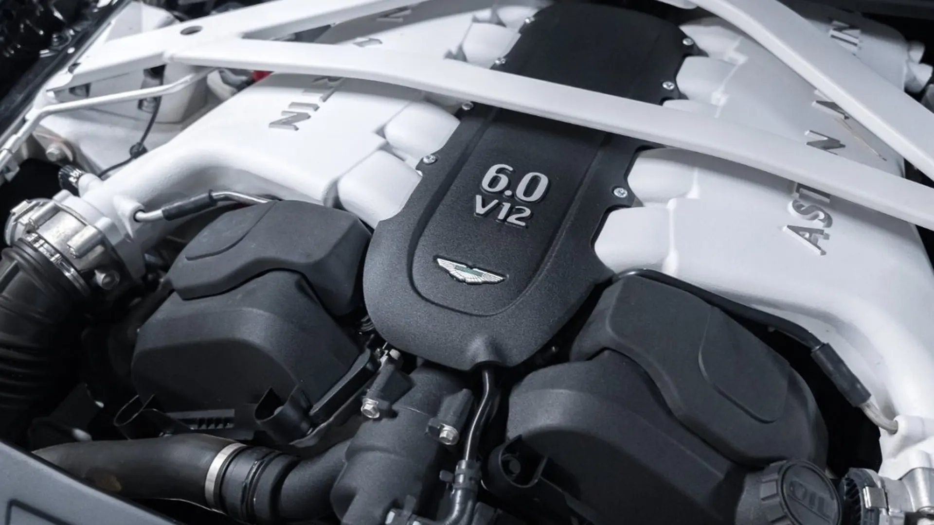 Aston Martin Rapide — photo 39
