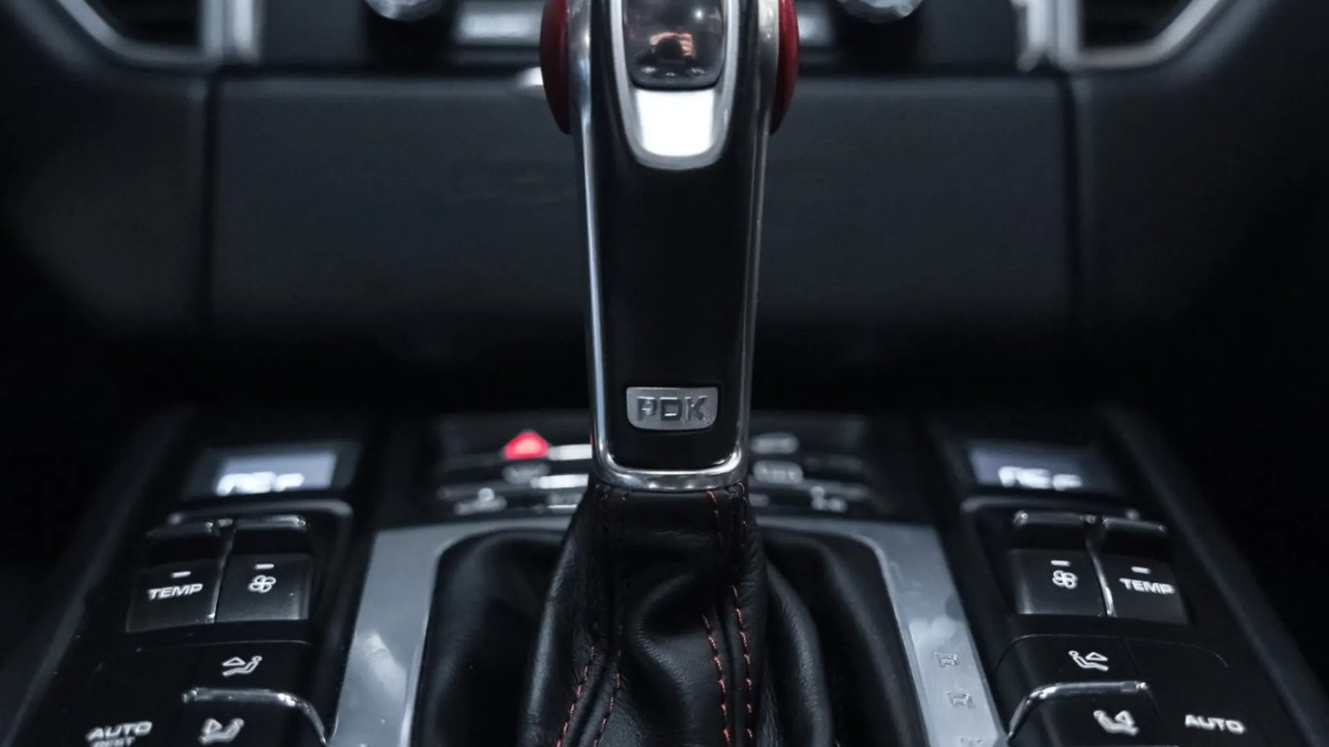 Porsche Macan — photo 36