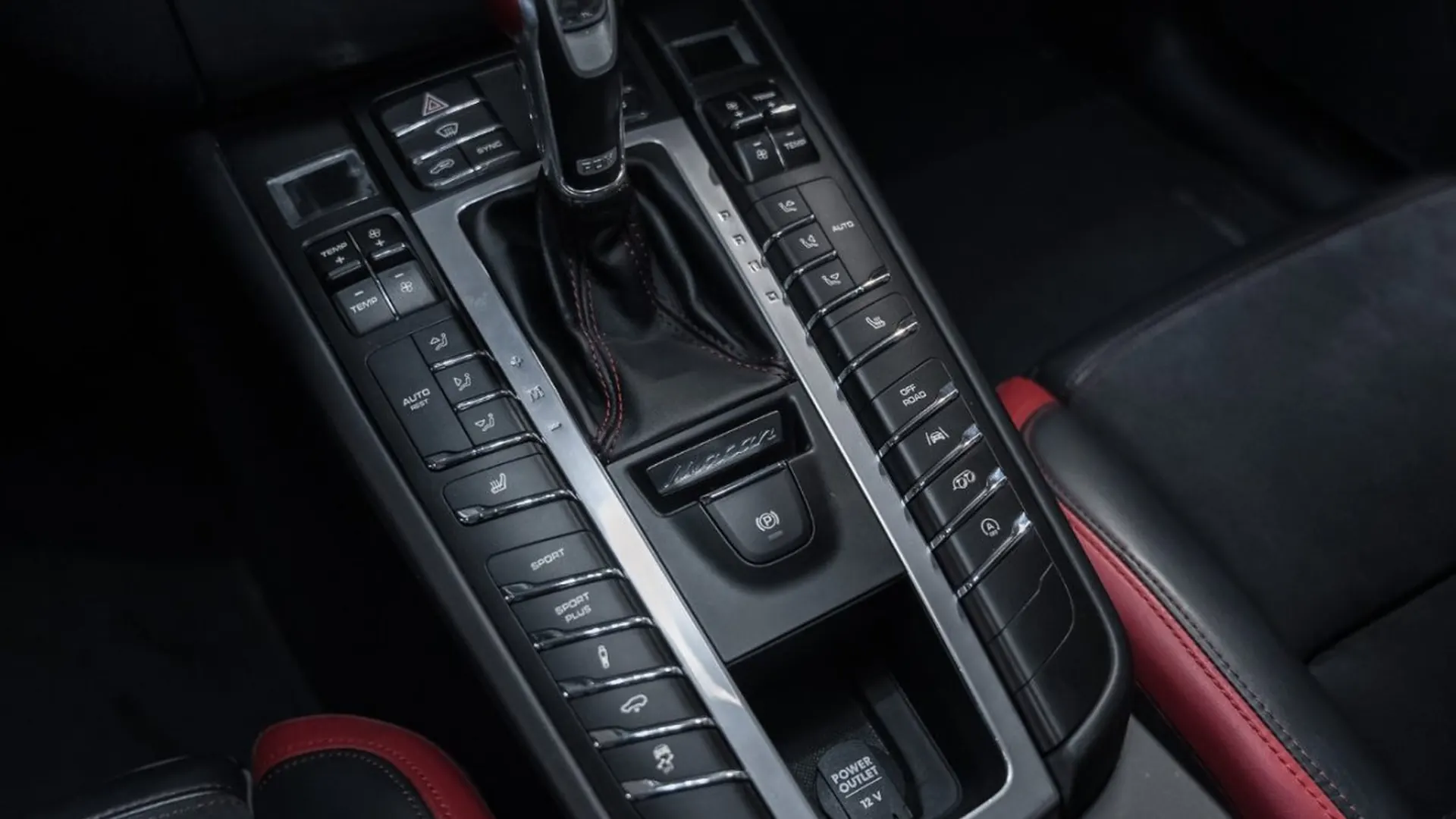 Porsche Macan — photo 37