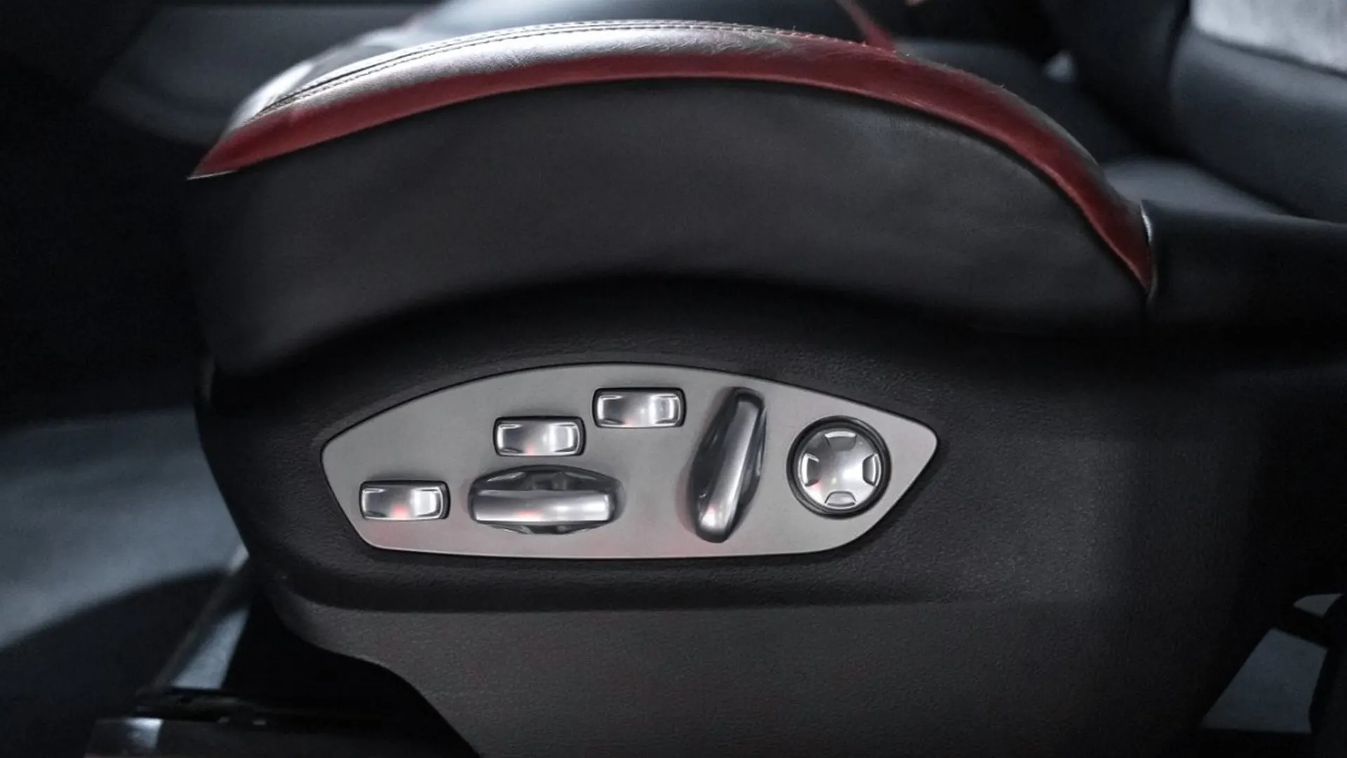 Porsche Macan — photo 26