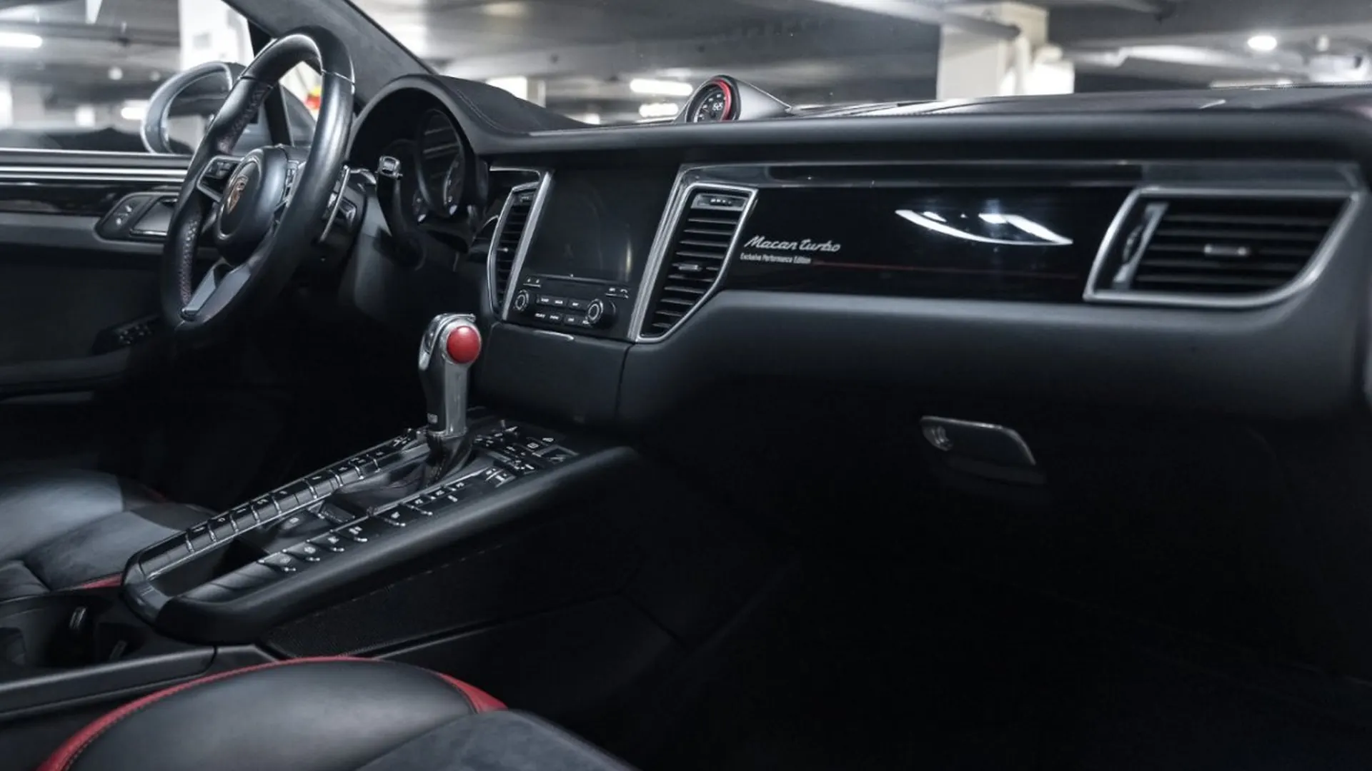 Porsche Macan — photo 40
